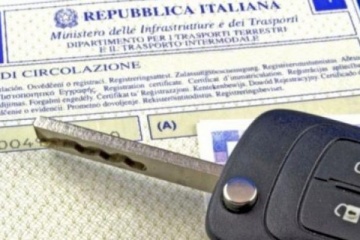 Quali documenti sono da tenere in auto? Cosa si rischia se non si hanno?