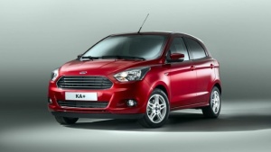 ford-ka-plus-2016-rossa-su-sfondo-neutro