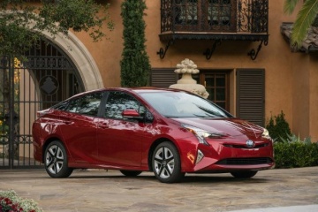 Toyota Prius 2016: basse emissioni in arrivo direttamente dal futuro